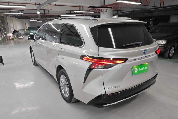 Used Toyota Sienna 2021 2.5L Hybrid Premium Edition