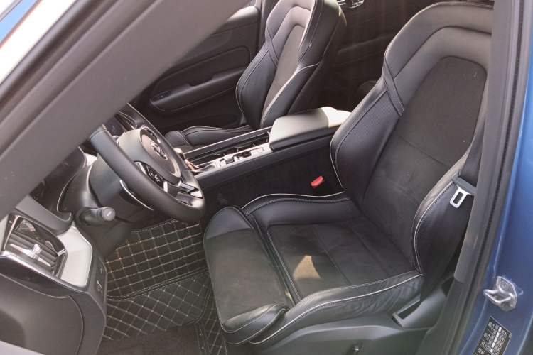 Used Volvo XC60 2019 T5 4x4 Zhiyuan Sport Edition China V Standard