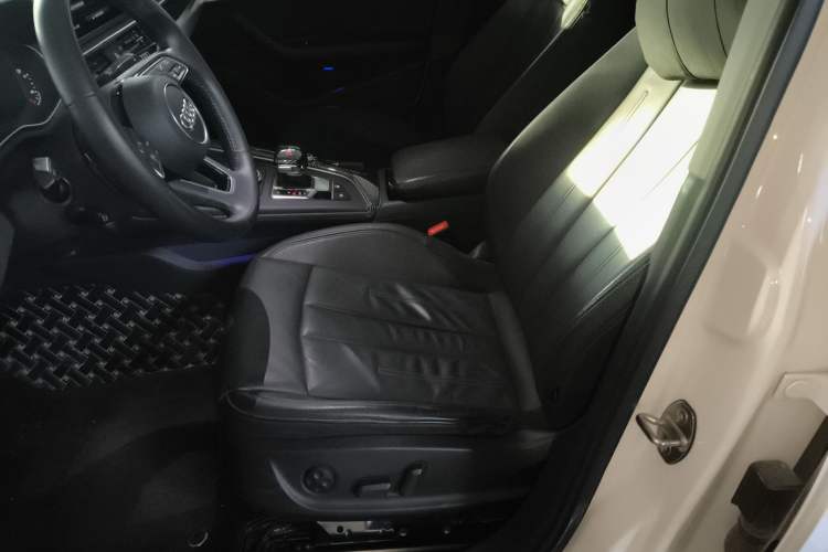 Used Audi A4L 2019 40 TFSI Fashion Edition China VI Emission Standard
