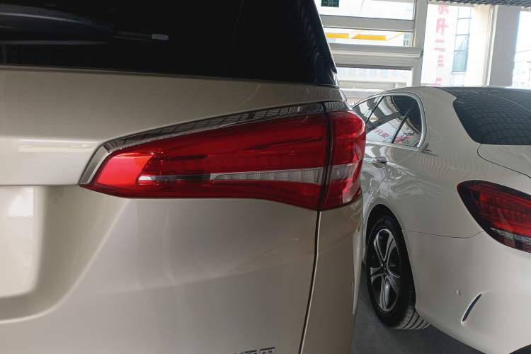 Used Buick GL8 2017 ES 28T Comfort Model China V Standard