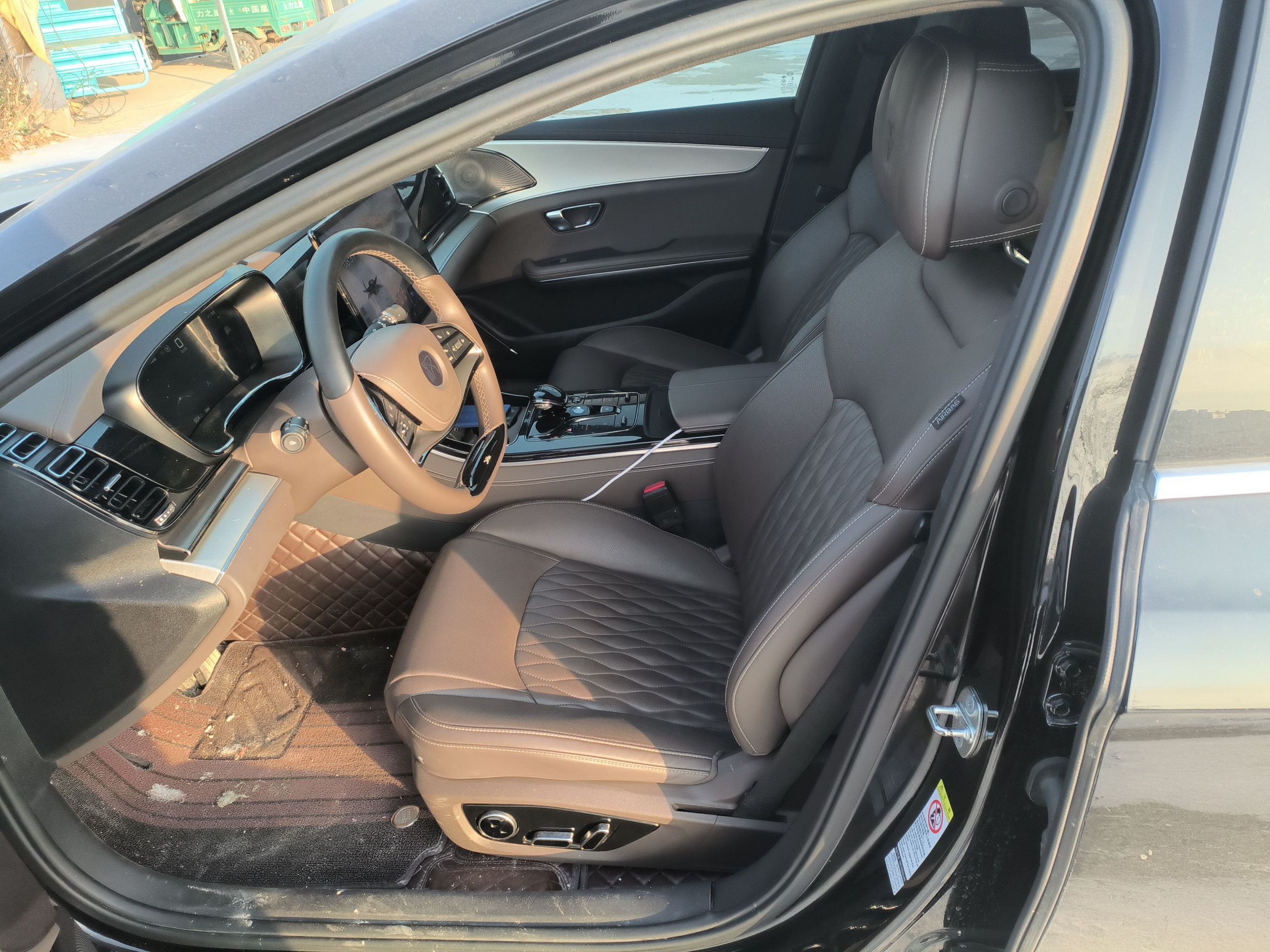 Переднее сиденье в автомобиле