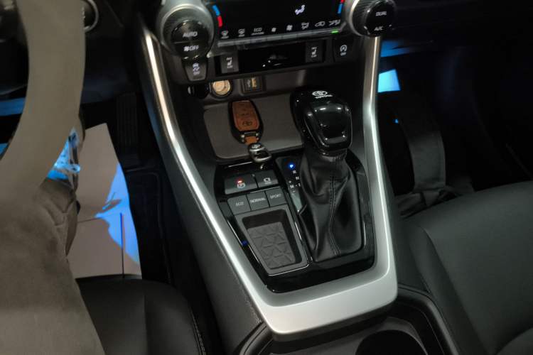 Used Toyota RAV4 2024 2.0L CVT Two-Wheel Drive Fashion Plus Edition
