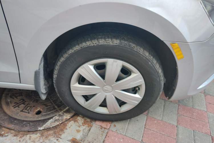 Used Volkswagen Jetta 2015 Value Edition 1.6L Manual Fashionable Style
