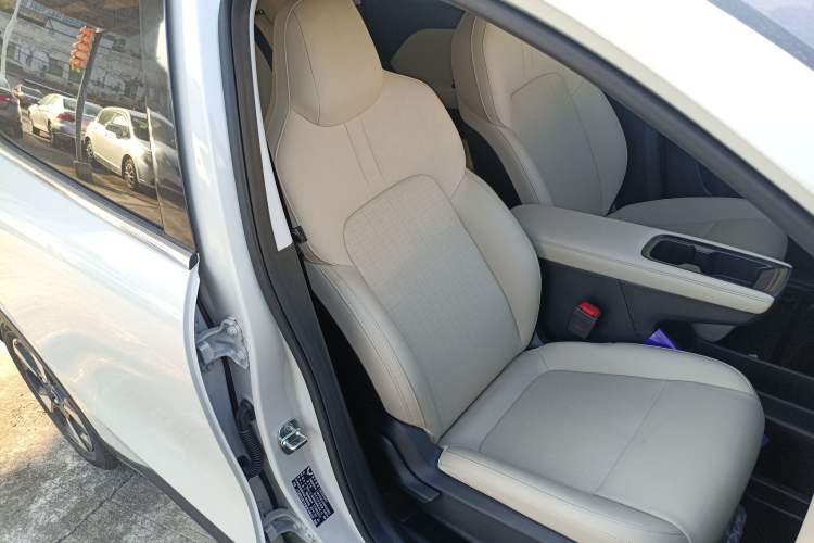 Used Wuling Bingo PLUS 2024 330 km Range Five-Seater Version
