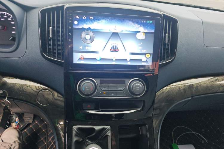 Used FORTHING Lingzhi PLUS 2023 2.0L Manual Luxury CNG 7-Seater
