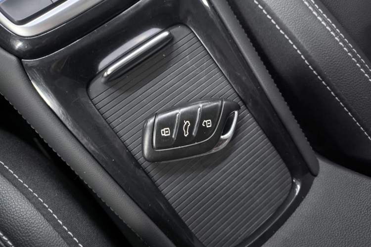 Used Roewe RX3 2020 1.6L CVT 4G Connected Ultra-Cool Flagship Edition
