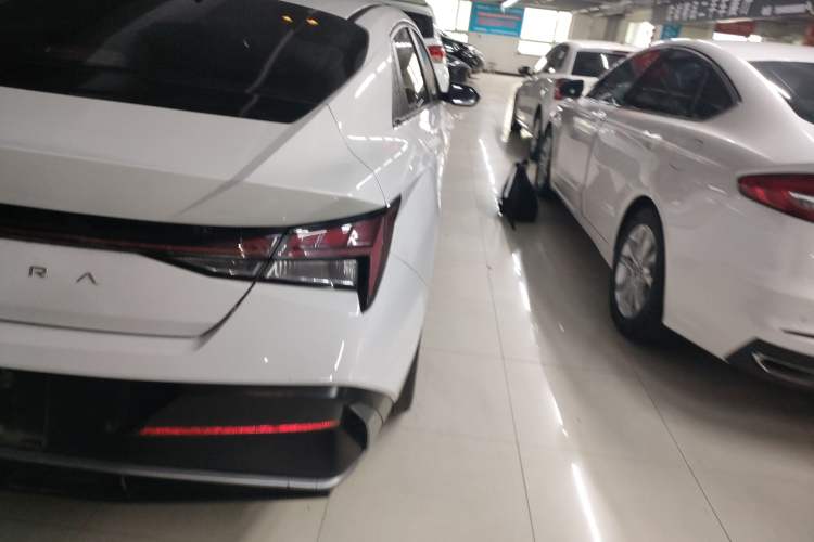 Used Hyundai Elantra 2023 1.5L CVT LUX Prestige Edition