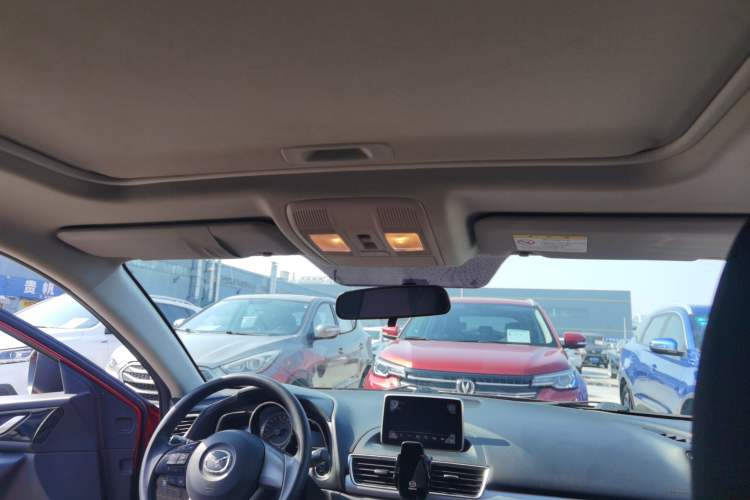 Used Mazda Mazda 3 Axela 2016 Hatchback 1.5L Automatic Luxury Model