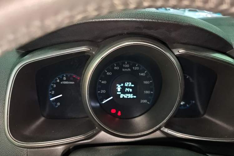 Used Oshan CX70 2016 1.6L manual luxury version
