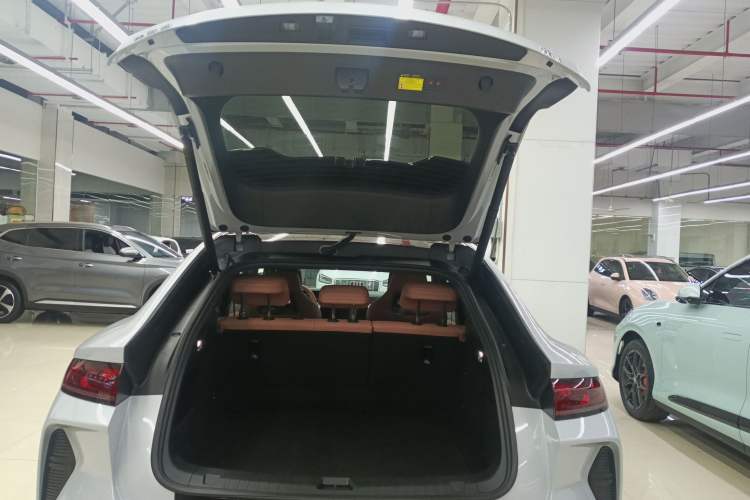 Used BYD Song L EV 2025 Intelligent Driving Version 662 km LiDAR Excellence Edition
