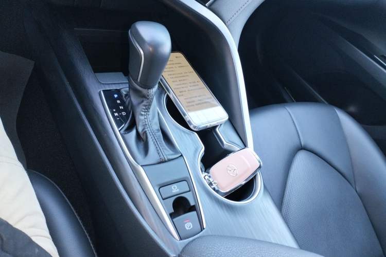 Used Toyota Camry 2021 2.0G Luxury Edition
