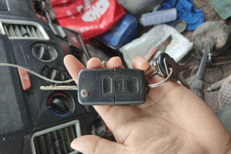 Used Iveco Daily 2020 2.5T A40 Passenger Van Dual Tires Mid-Roof Design 5-9 Seats China VI Emission Standard
