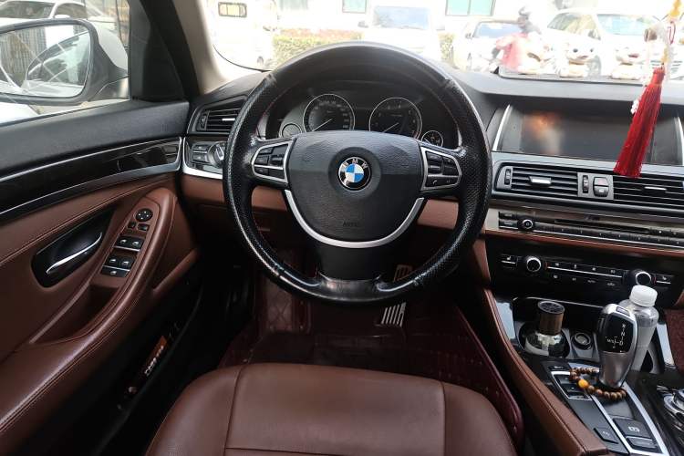 Used BMW 5 Series 2014 525Li Leading Model
