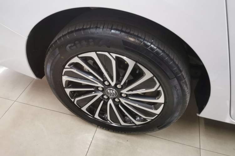 Used Buick GL8 New Energy 2025 Lu Shang Luxury Edition 7-Seater
