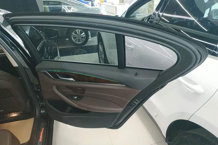 Used BMW 5 Series 2019 525Li Luxury Package
