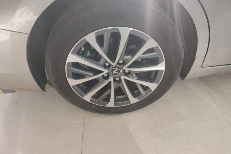 Used Lexus ES 2023 200 Excellence Edition
