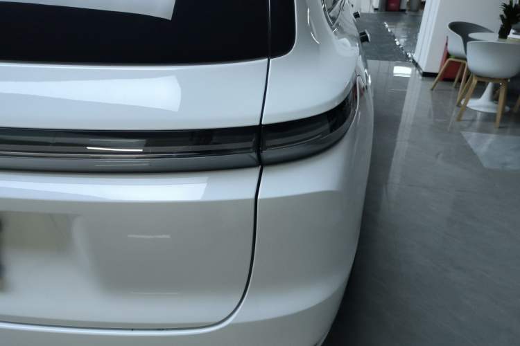 Used Li Auto L9 2025 Pro Smart Refresh Edition
