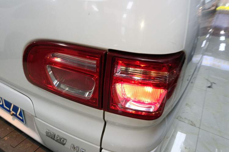 Used FORTHING Lingzhi 2019 M5L 1.6L 7-Seater Base Model China VI Standard
