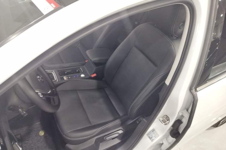 Used Volkswagen Golf 2020 Zhiai Edition 200TSI DSG Comfortable & Ambitious Version
