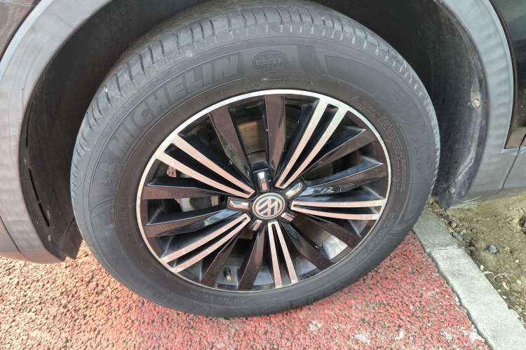 Used Volkswagen Tiguan L 2019 330TSI Automatic Two-Wheel Drive Panoramic Comfort Edition China VI Standard
