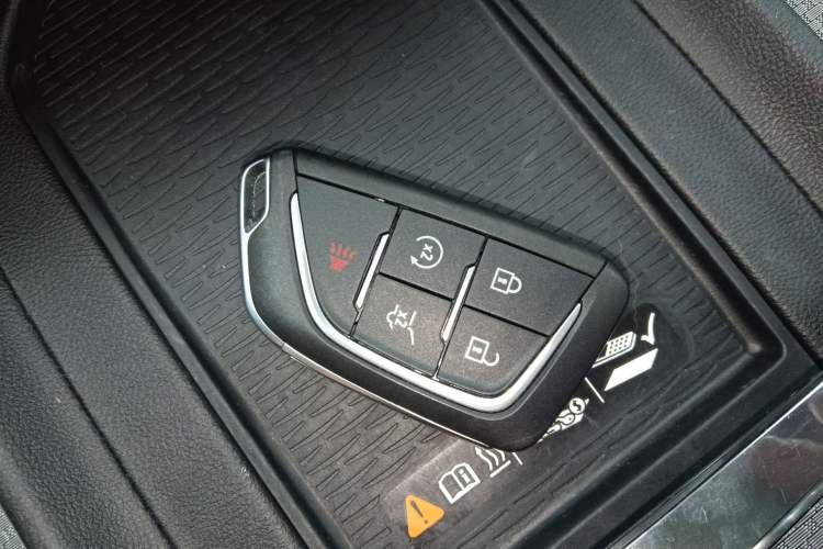 Used Cadillac XT5 2025 2.0T Platinum Edition