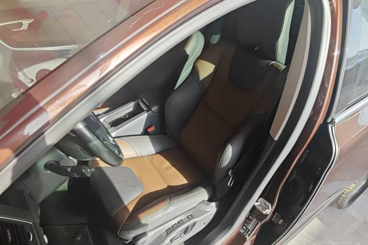 Used Volvo XC60 2017 T5 AWD Smart Upgrade Edition
