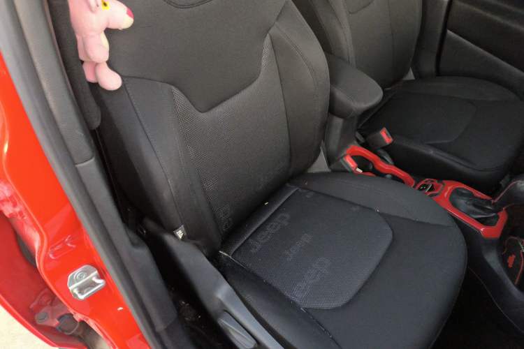 Used  Renegade 2018 Connected Large Screen Version 180T Automatic High-Energy Edition