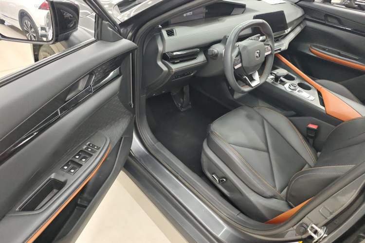 Used Changan UNI-V 2022 1.5T Prestige Version
