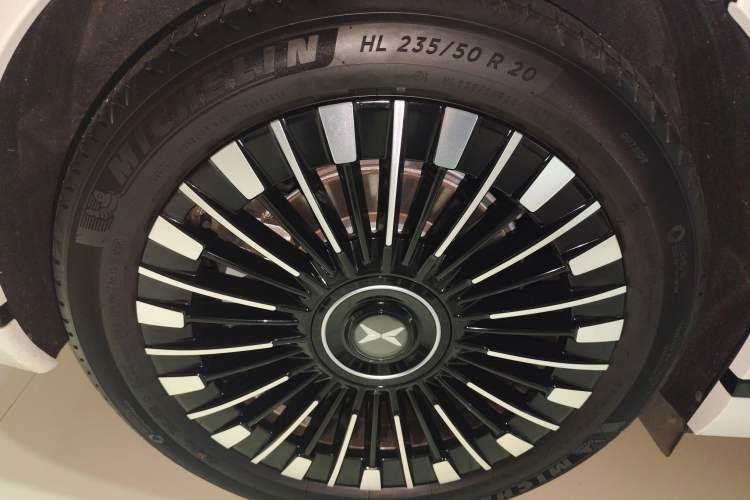 Used XPeng X9 2025 740 Ultra-Long Range Max
