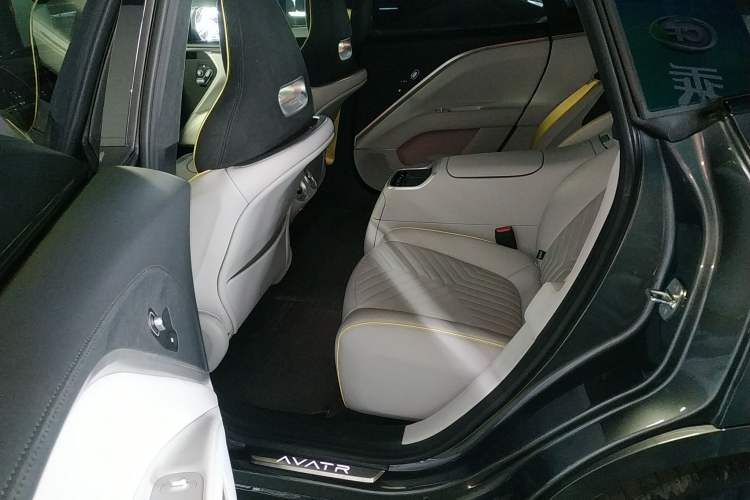 Used  11 2022 Long-Range Dual-Motor Version 4 Seats
