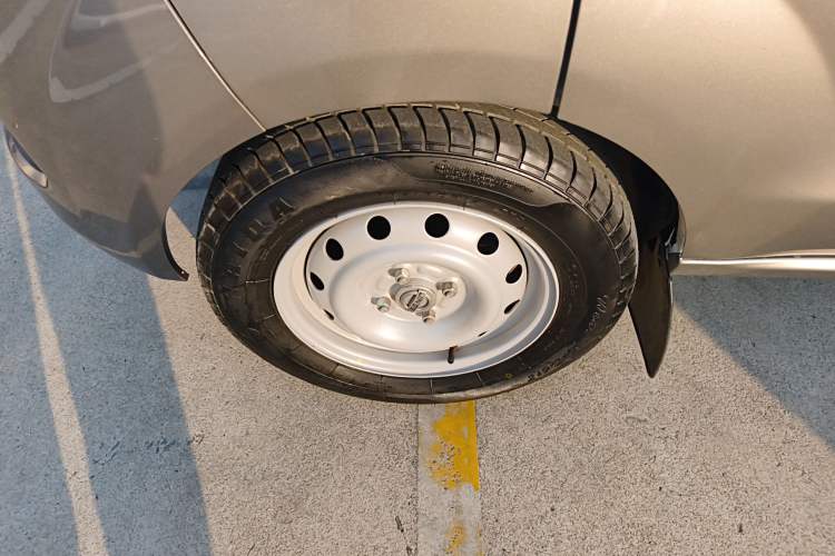 Used Jinbei Hiace X30 2023 1.5L Wealthy-Style Passenger Van 5/6/7-Seater Non-Air-Conditioned Version SWC15M
