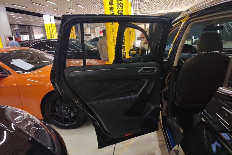 Used Volkswagen Tiguan L 2024 Outstanding Model 330TSI Automatic Two-Wheel Drive R-Line Dragon Glory Edition