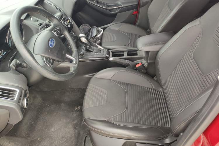 Used Ford Focus 2015 Hatchback 1.6L Automatic Fashion Edition
