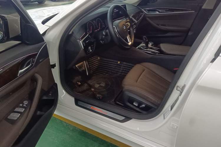 Used BMW 5 Series 2019 Facelifted 525Li Luxury Package
