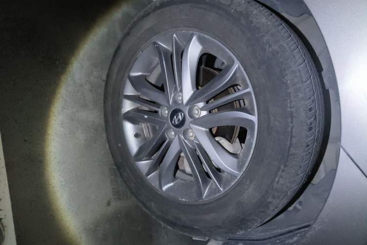 Used Hyundai ix35 2013 2.0L Automatic Two-Wheel Drive Smart GLS China IV Standard
