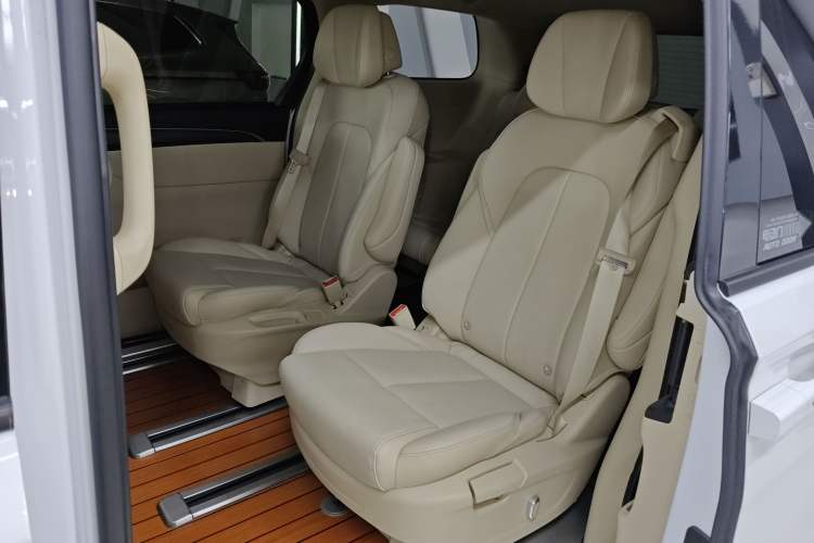 Used Buick GL8 2022 ES Landtrek 653T Luxury Edition