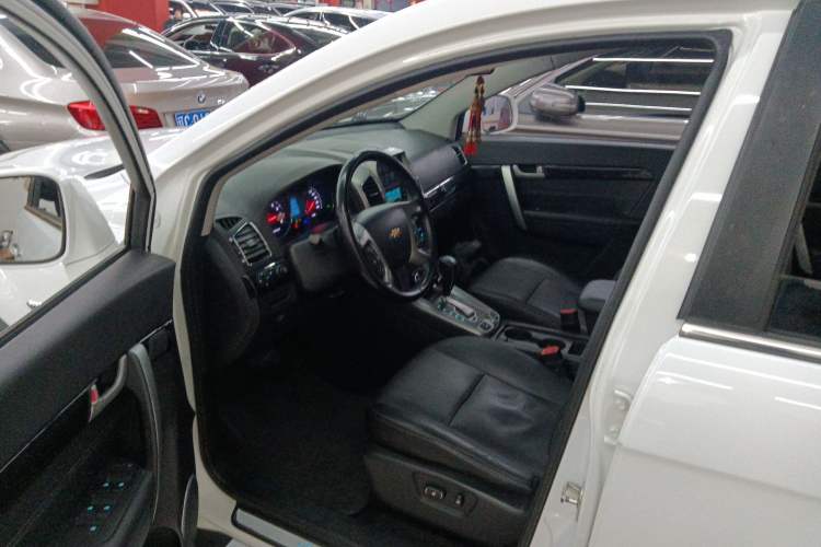 Used Chevrolet Captiva 2015 2.4L 4x4 Flagship Edition 7-Seater
