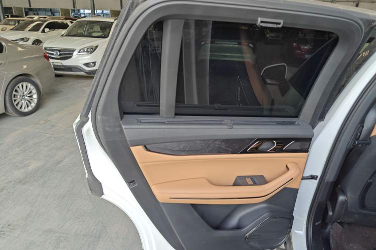 Used Lynk & Co 09 2021 2.0T Halo Six-Seater
