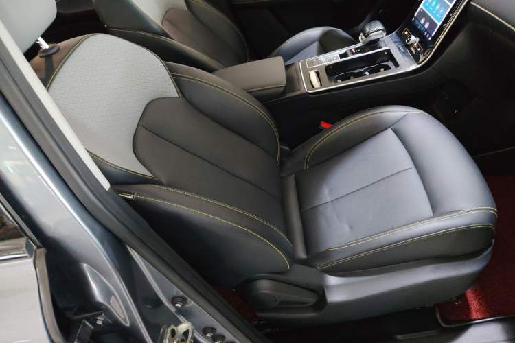 Used Roewe RX5 2020 PLUS 300TGI Automatic Ali National Style Luxury Edition