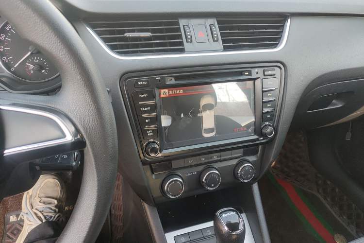 Used Skoda Octavia 2017 1.6L Automatic Chuanxing Edition
