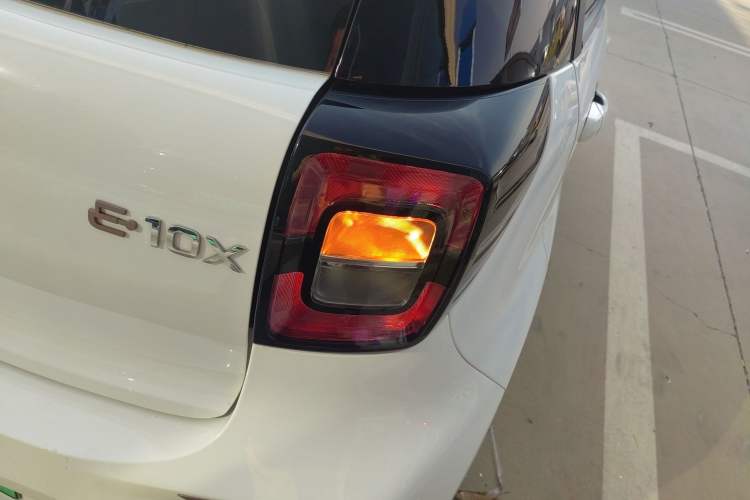 Used SOL E10X 2021 302 km Range Fashion Edition 30.2 kWh