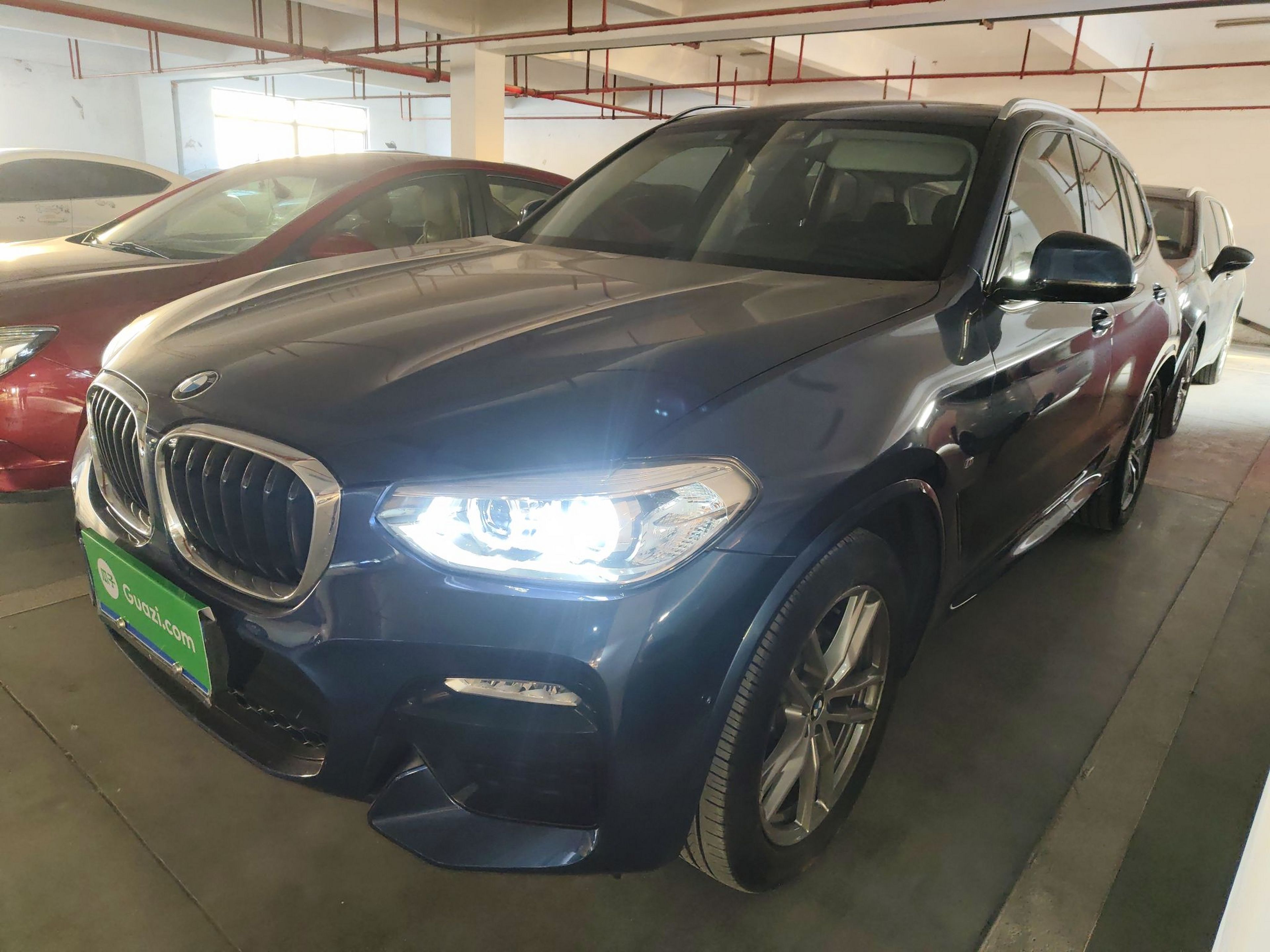 Под передней частью автомобиля