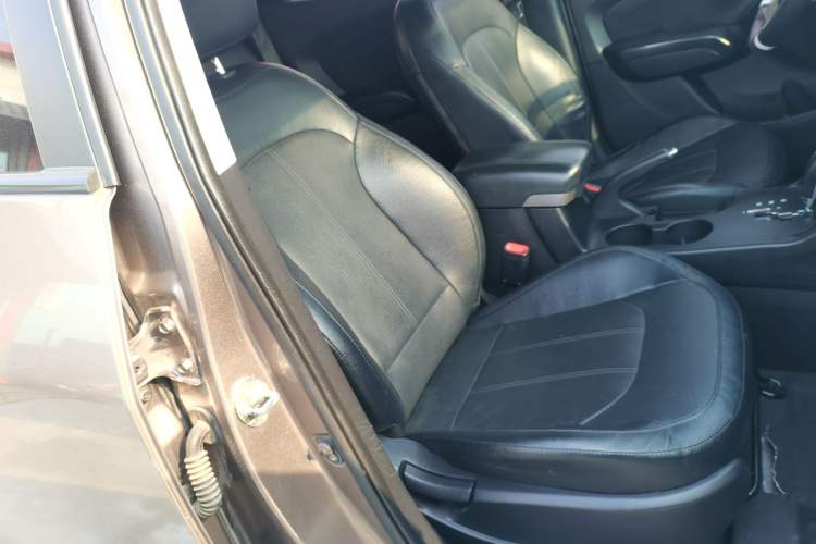 Used Hyundai ix35 2013 2.0L Automatic Two-Wheel Drive Smart GLS China IV Standard
