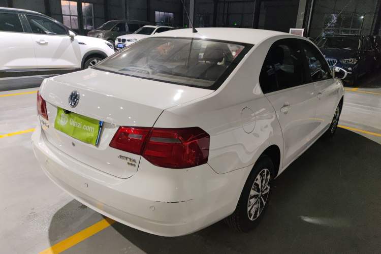 Used Volkswagen Jetta 2015 Value Edition 1.6L Manual Fashionable Style
