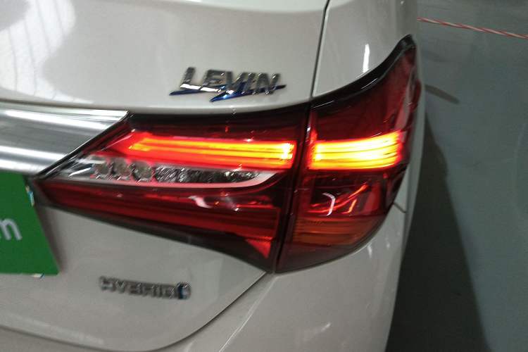 Used Toyota Levin 2016 Dual-Engine 1.8H GS E-CVT Elite Model with Sunroof
