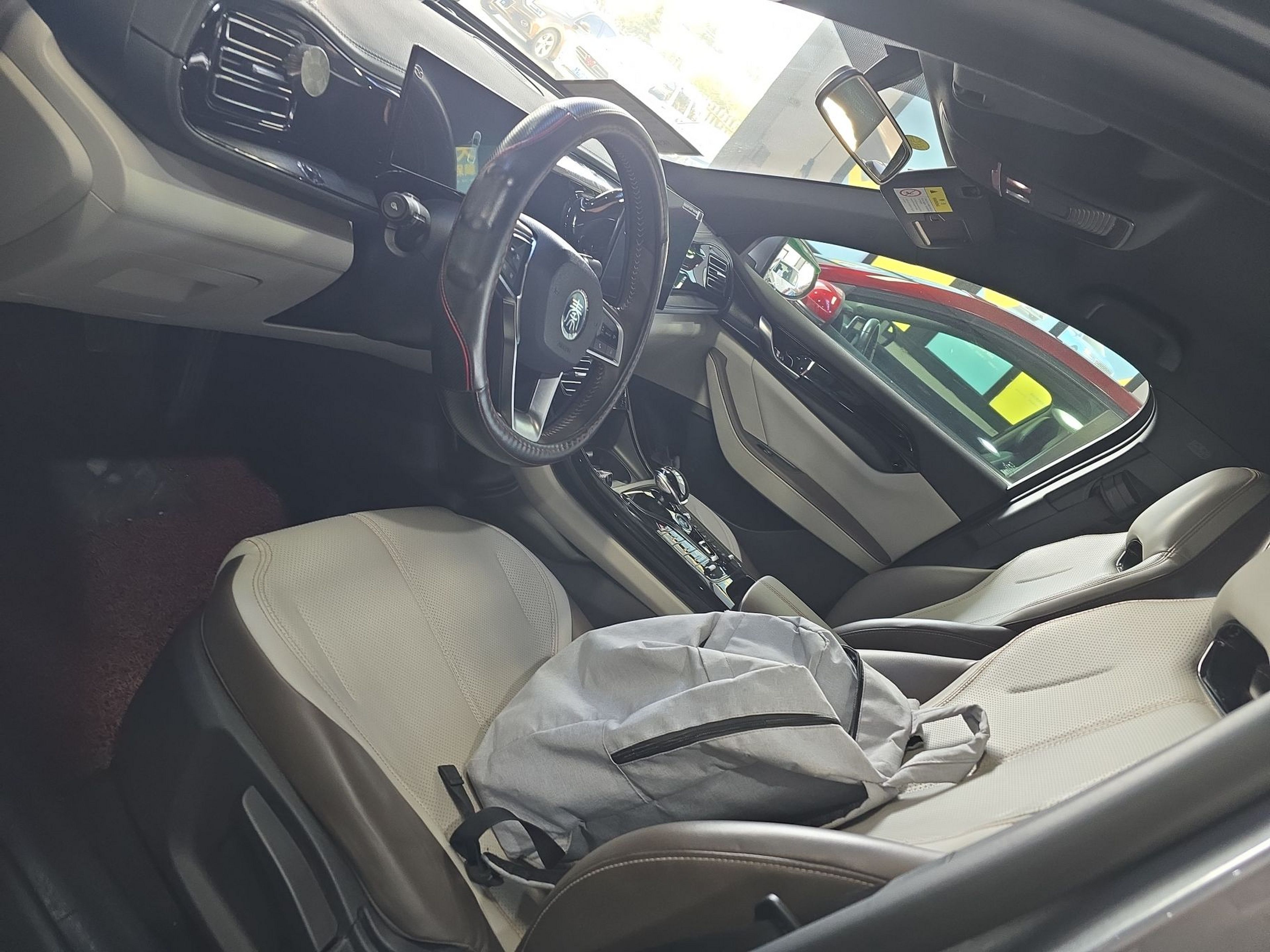 Переднее сиденье в автомобиле