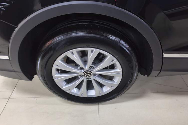 Used Volkswagen Tiguan L 2024 Outstanding Model 330TSI Automatic Two-Wheel Drive Longteng Edition
