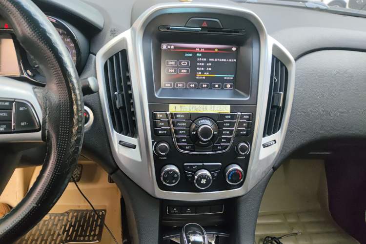 Used JMC Yusheng S350 2013 2.4T Automatic 4x4 Diesel Ultra-Luxury 5-Seater
