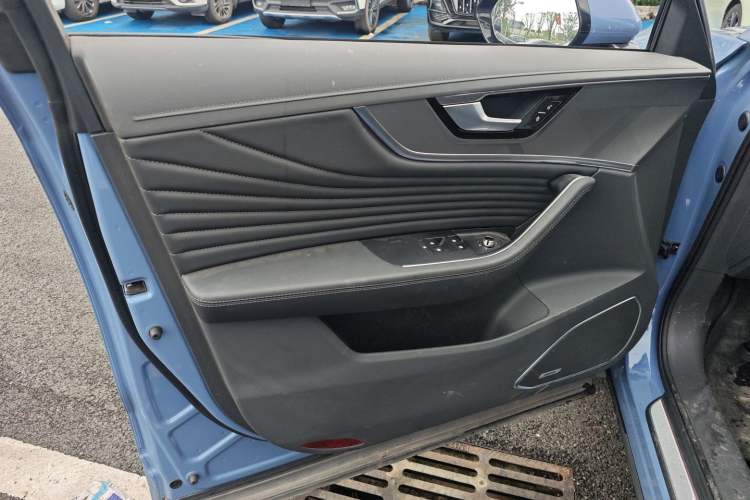 Used Hongqi HS5 2023 2.0T Four-Wheel Drive Flagship Pro Edition
