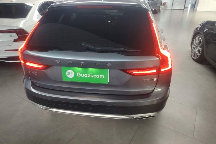 Used Volvo V90 2017 Cross Country T5 AWD Prestige Edition
